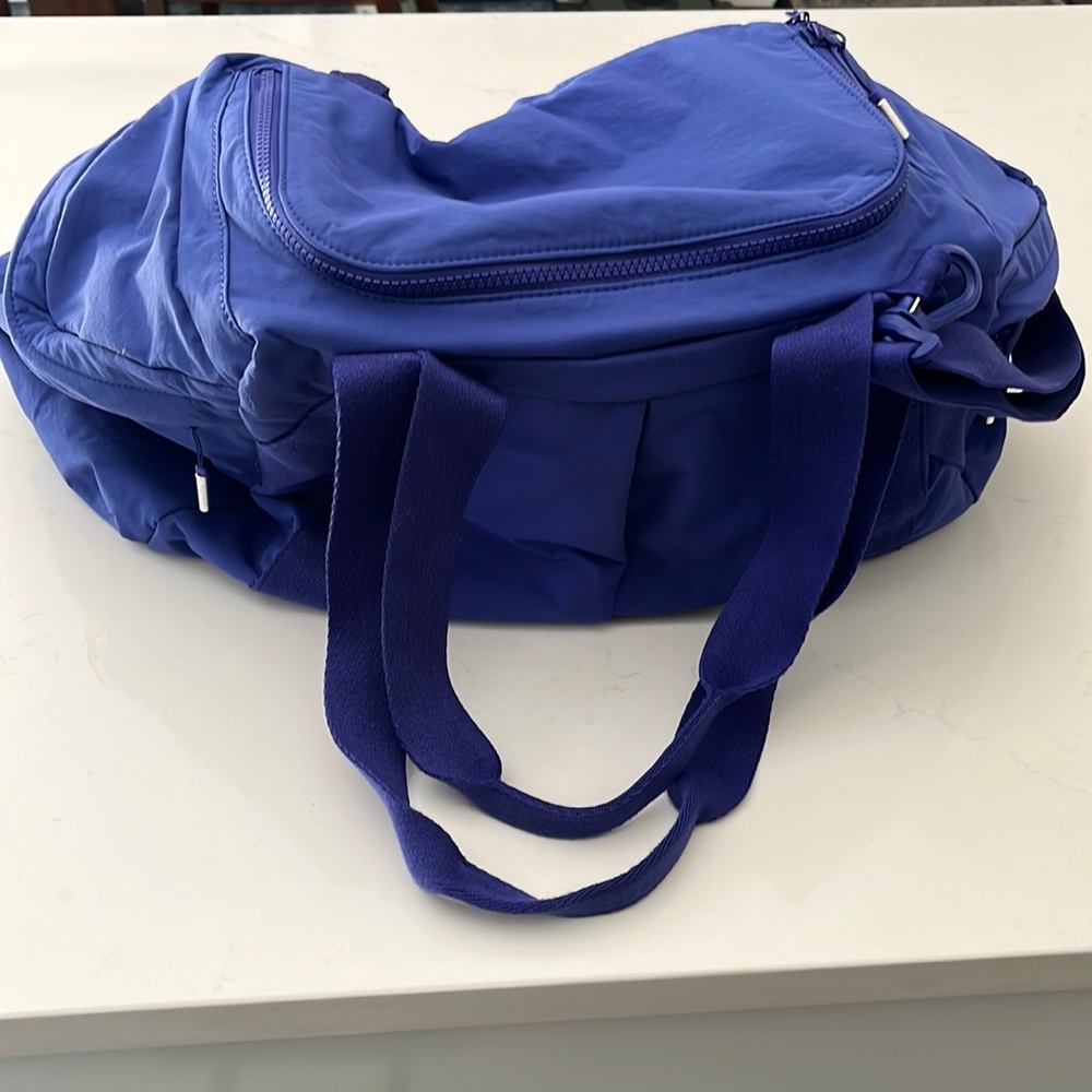 Athleta Kinetic Gym Duffle Merlin blue